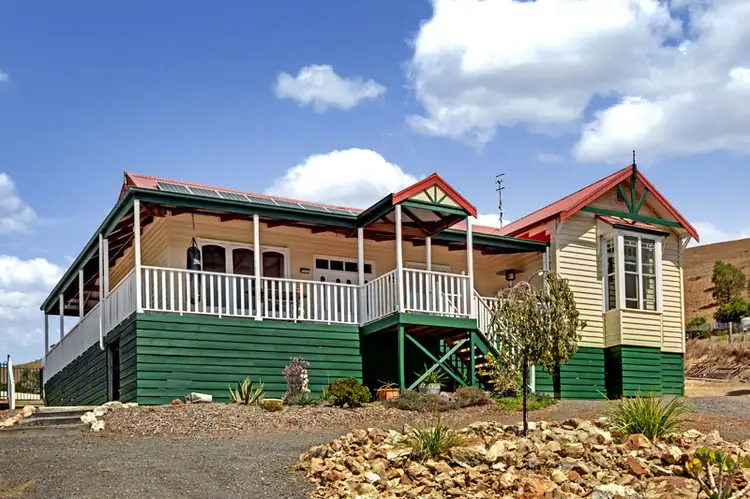 9 MEADE COURT, Kilmore VIC 3764