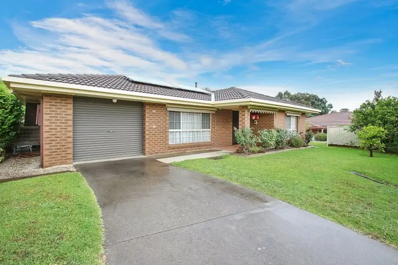 Main view of Homely unit listing, 33 Elmglade Close, West Albury NSW 2640