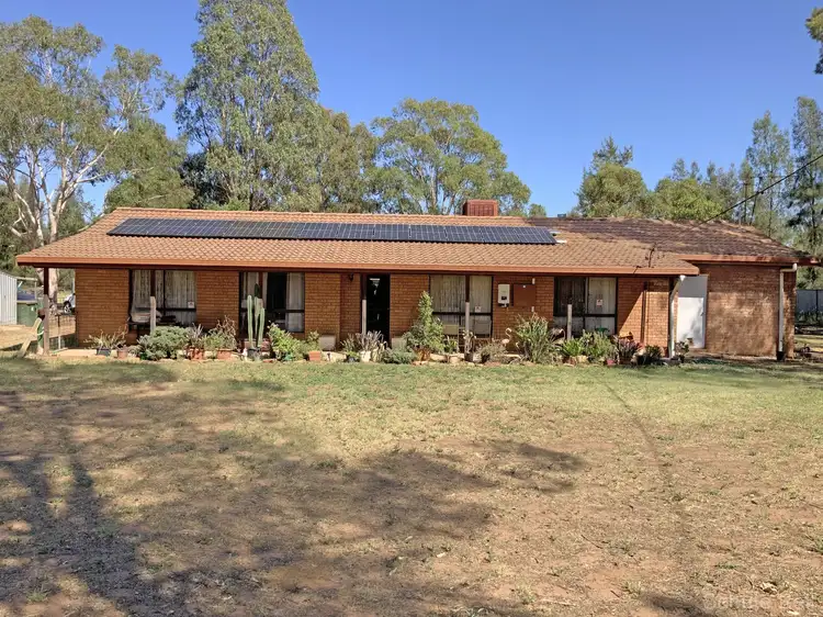 27 High Park Rd, Narromine NSW 2821
