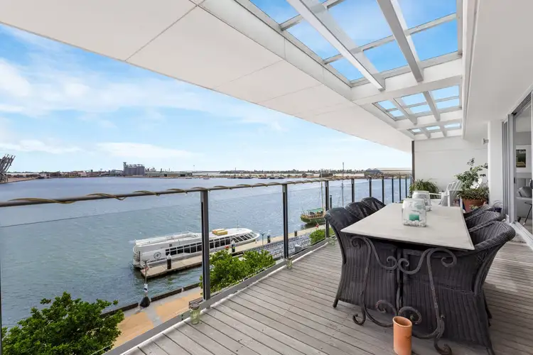 404/7 Honeysuckle Drive, Newcastle NSW 2300