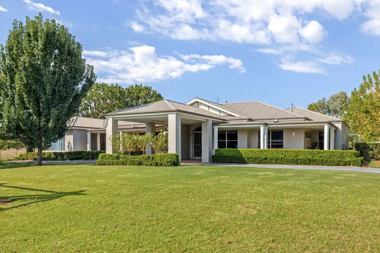 4 Tamarind Place, Lake Albert NSW 2650