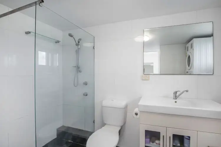 Sixth view of Homely unit listing, 31/11 Fairway Drive, Clear Island Waters QLD 4226