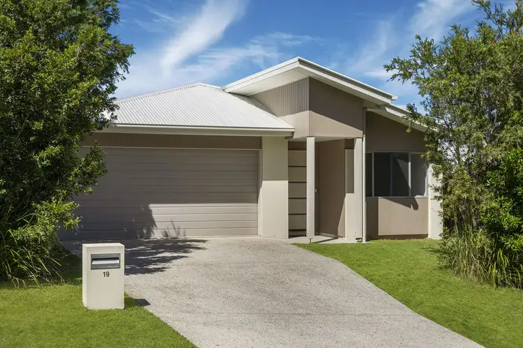 19 Silver Gull Cresent, Peregian Springs QLD 4573