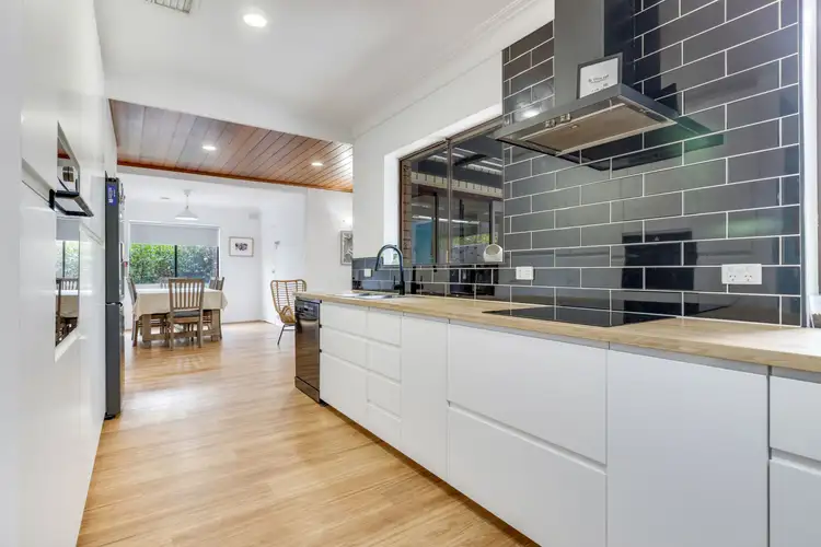 3 Bass Street, Lake Albert NSW 2650
