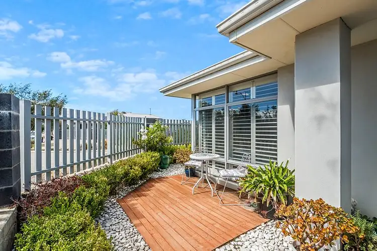 8 Carlindie Parkway, Golden Bay WA 6174