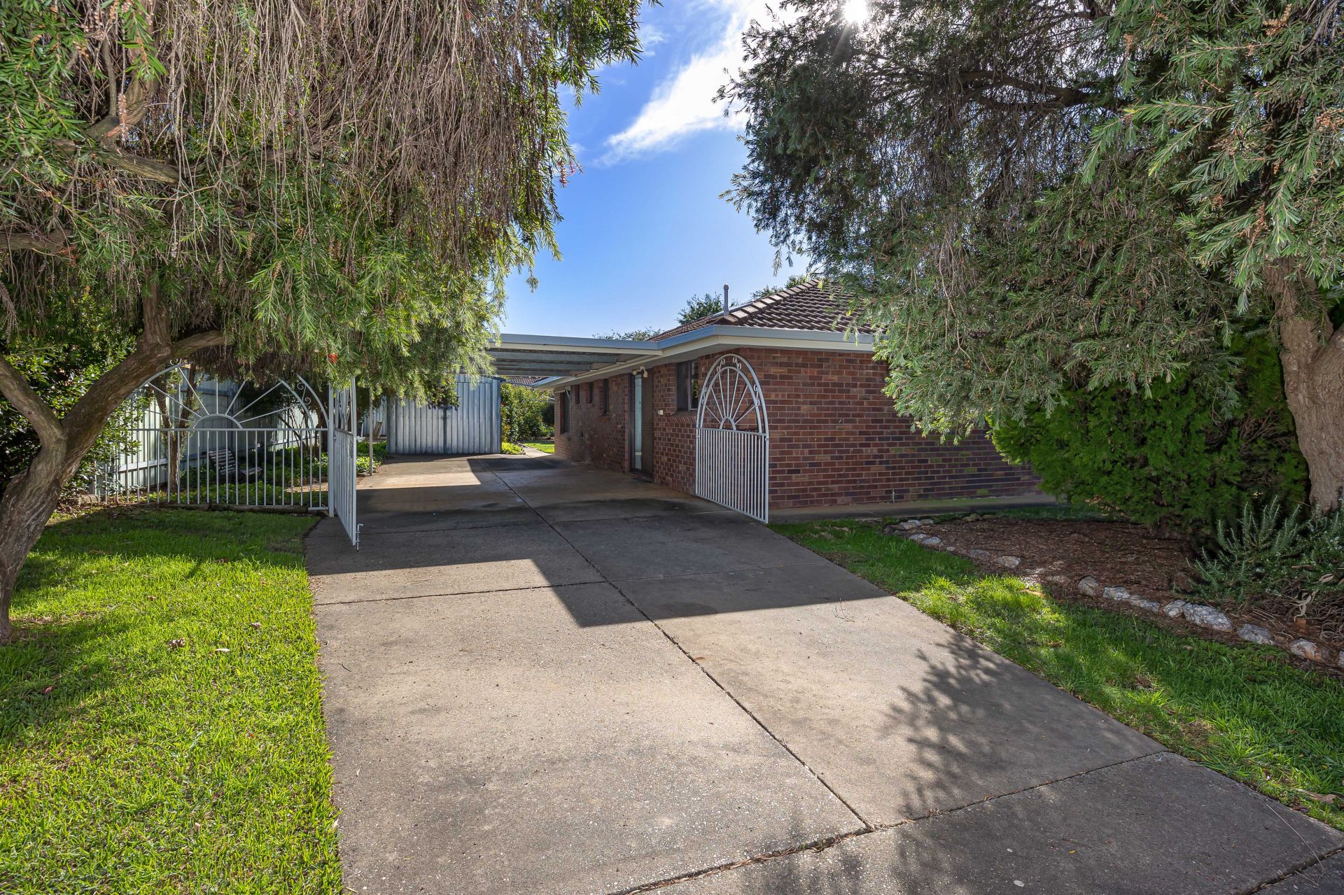 1 Hume Street, Lake Albert NSW 2650