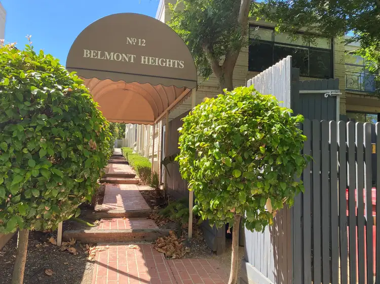 10/12 Belmont Avenue