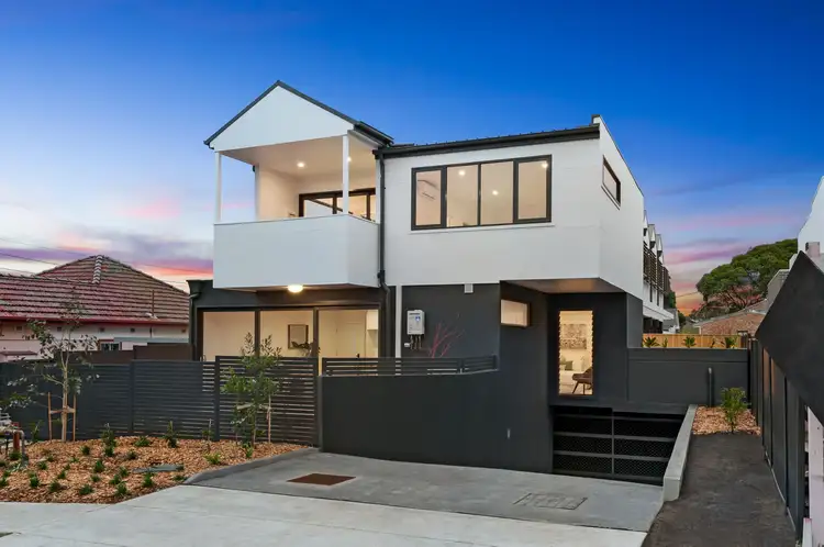 2/10 Durbar Avenue, Kirrawee NSW 2232