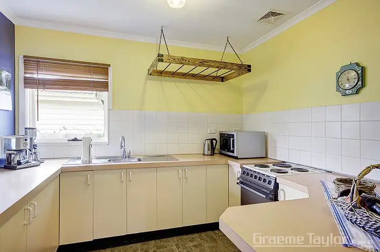 Sixth view of Homely house listing, 2 Karoomba Avenue, Herne Hill VIC 3218