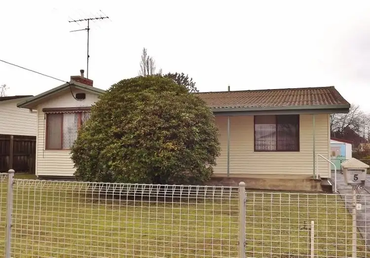 5 Ellinbank Street, Newborough VIC 3825