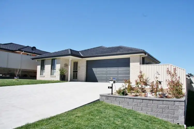 1 Billabong Close, Bathurst NSW 2795