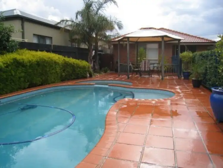 8 Davis Court, Altona Meadows VIC 3028