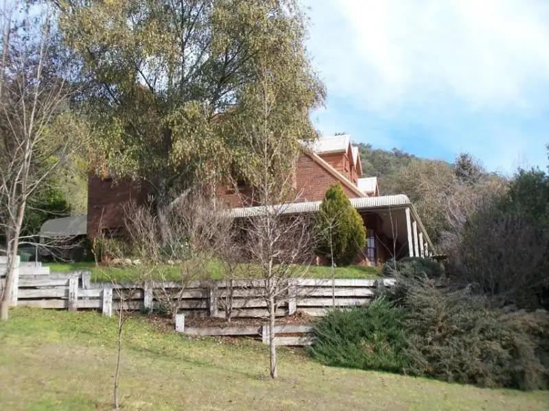 Main view of Homely house listing, 8 Barberry Crt, Bright VIC 3741