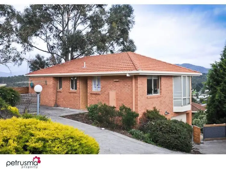 2/2 Chen Court, Geilston Bay TAS 7015