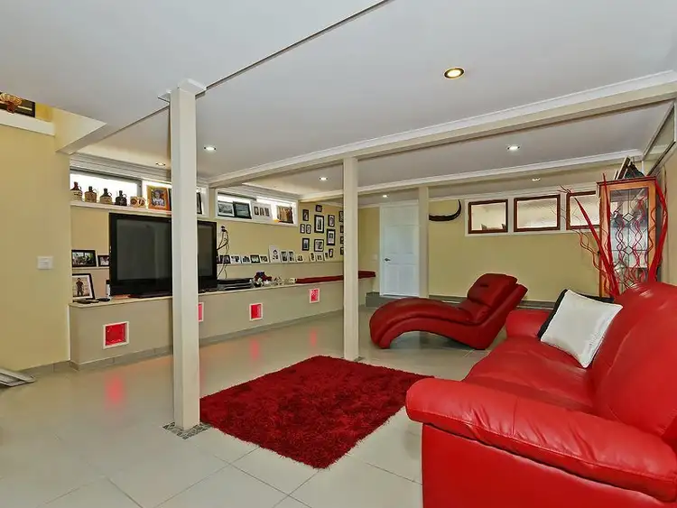 18 Hardiman Street, Woody Point QLD 4019