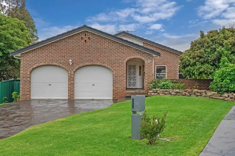 19 Adam Place, Macquarie Fields NSW 2564
