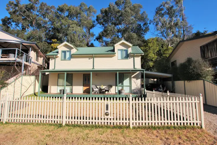 11 Kilfinan Crescent, Bright VIC 3741