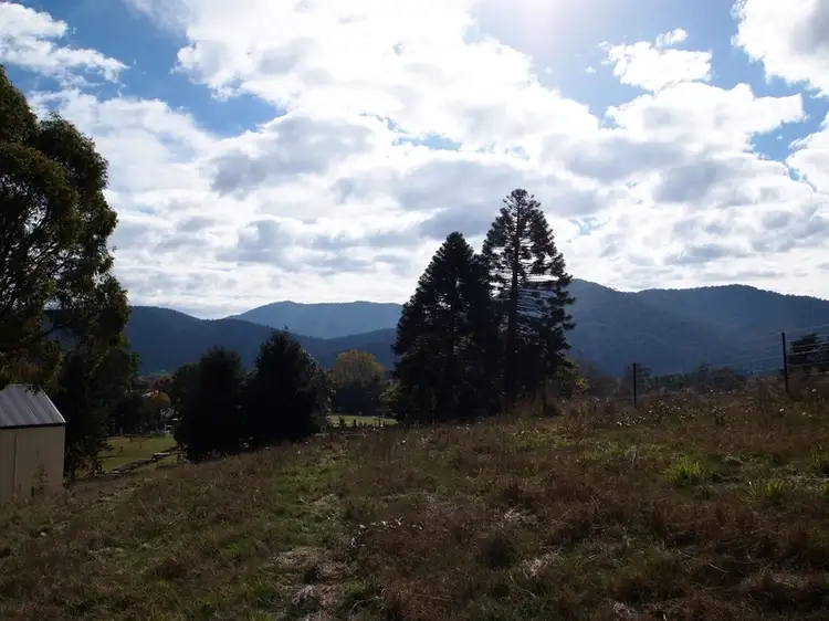 8 Blackwood Bowl, Bright VIC 3741