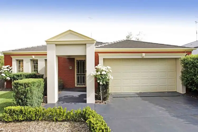 6 Dale Place, Highton VIC 3216