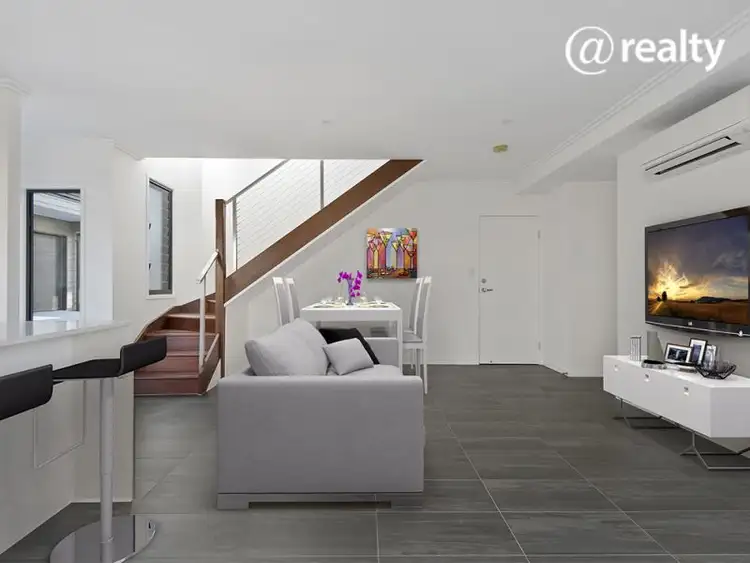 2/30 Julia Street, Wavell Heights QLD 4012