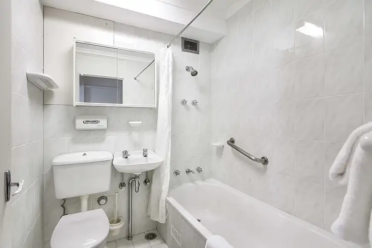 Fifth view of Homely apartment listing, 4/2a Henry Lawson Avenue, Mcmahons Point NSW 2060