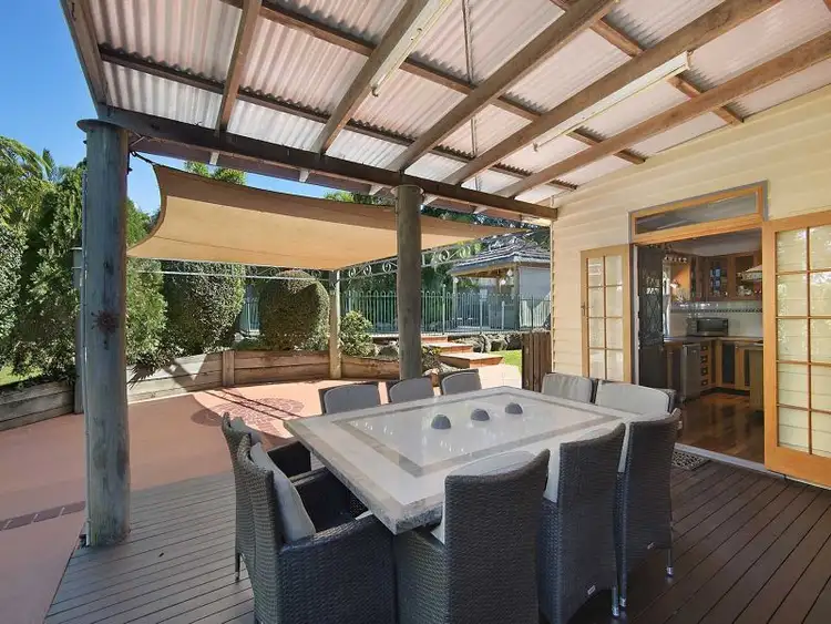 19 Anzac Avenue, Sandgate QLD 4017