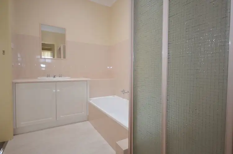 Sixth view of Homely unit listing, 2/2 Windsor Crescent, Horsham VIC 3400