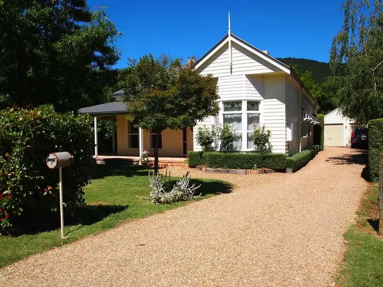 7 Alexandra Court, Bright VIC 3741