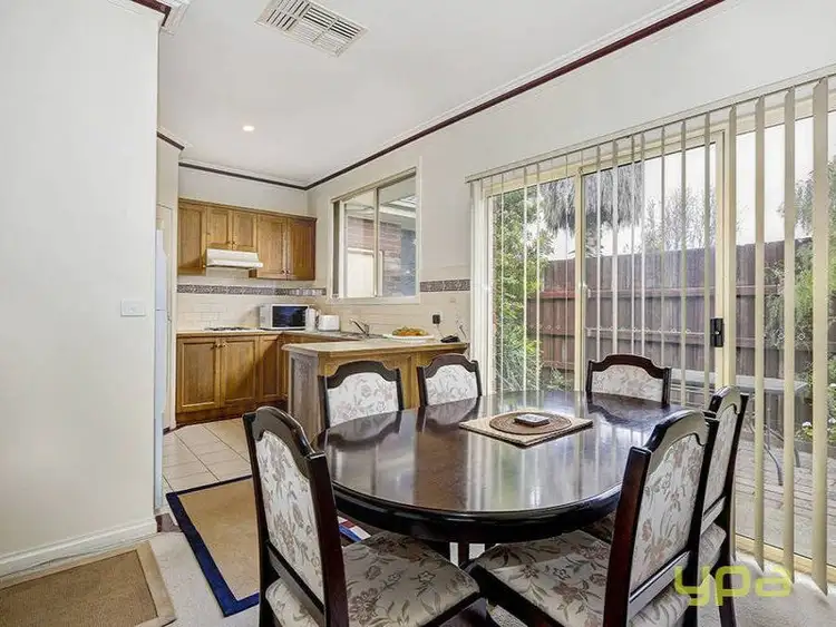 2/18 Rose Street, Altona VIC 3018