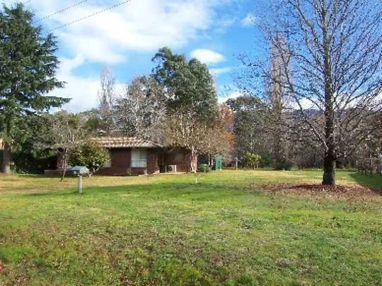 25-27 Wallace Drive, Porepunkah VIC 3740