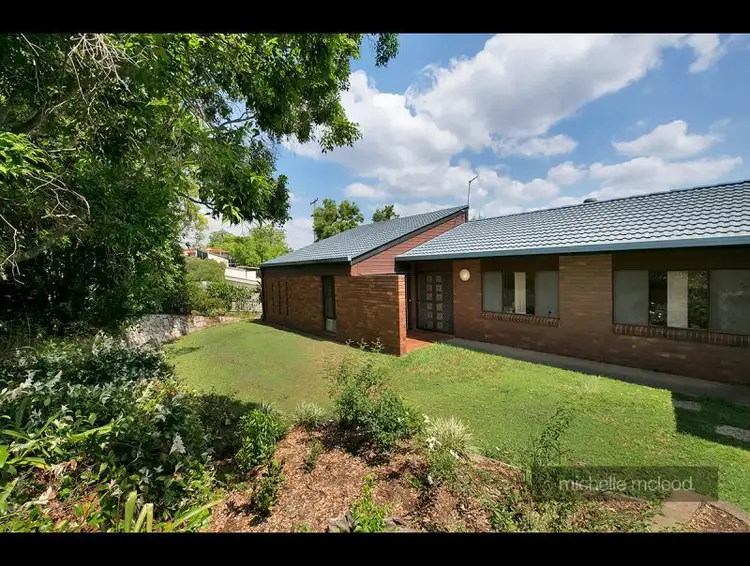 138 Burbong Street, Chapel Hill QLD 4069