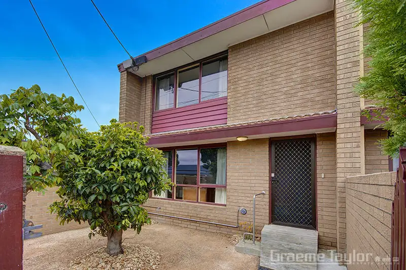 Main view of Homely townhouse listing, 6/90 West Fyans Street, Newtown VIC 3220