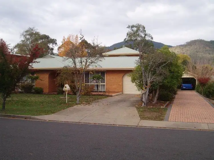 32 Mountbatten Ave, Bright VIC 3741