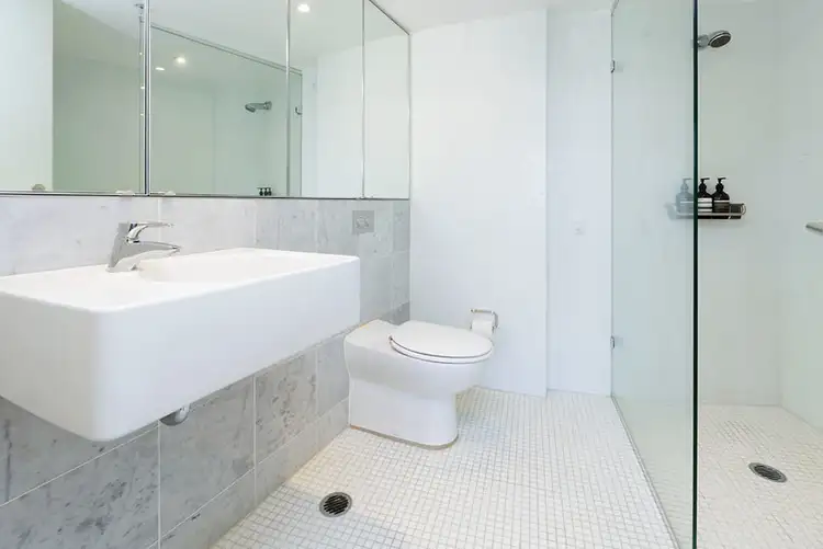 Fifth view of Homely apartment listing, 402/2 Elizabeth Bay Road, Elizabeth Bay NSW 2011