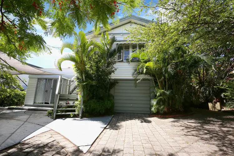 4 Lind Avenue, Southport QLD 4215