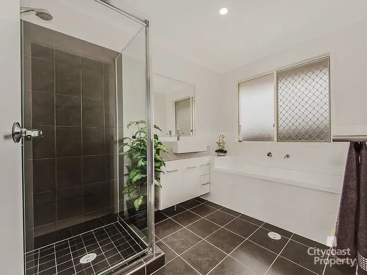 Fifth view of Homely house listing, 17 Sunrise Court, Merrimac QLD 4226