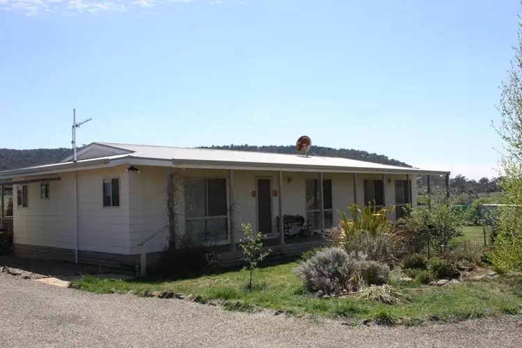 33 Snowy Creek Avenue, Cooma NSW 2630