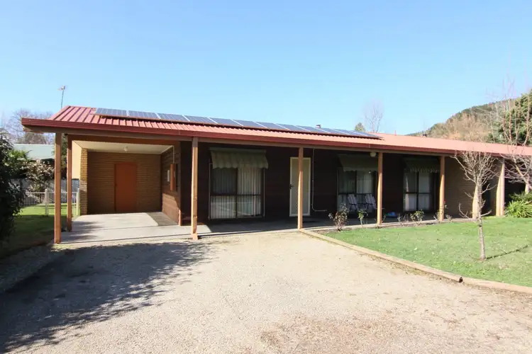 Main view of Homely unit listing, 2/9 Seamer Street, Porepunkah VIC 3740