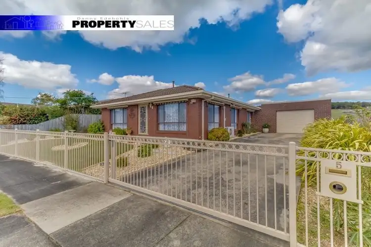 5 Randall Crescent, Moe VIC 3825