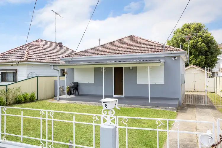 8 Thomas Street, Fairfield NSW 2165