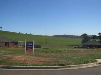 42 Deakin Avenue, Lloyd NSW 2650