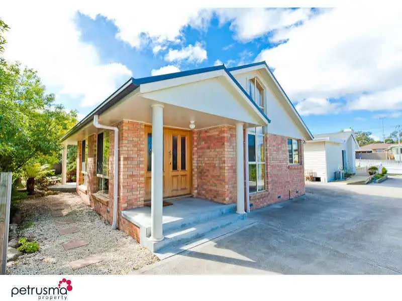 Main view of Homely villa listing, 2/20 Natone Street, Lindisfarne TAS 7015