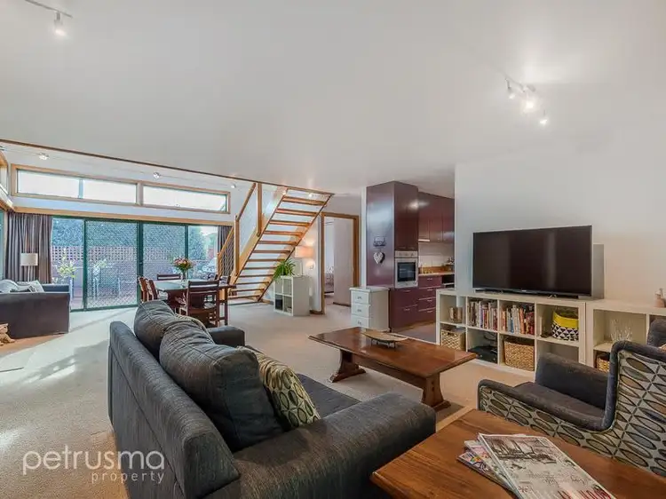 17D Amundsen Crescent, Warrane TAS 7018