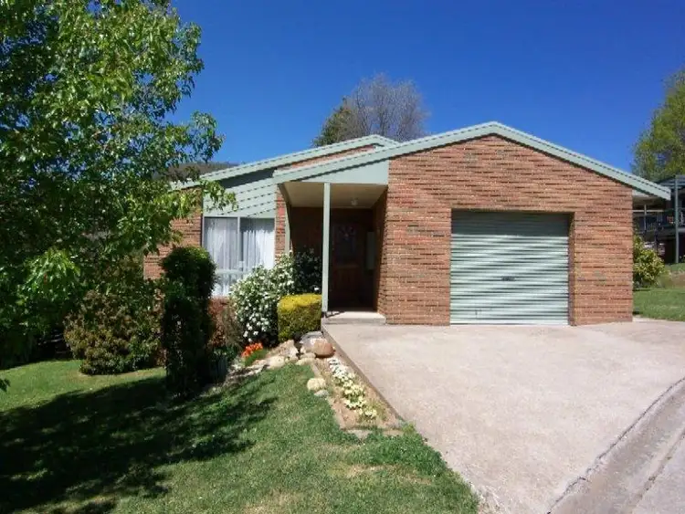 8 Lewis Cl, Bright VIC 3741