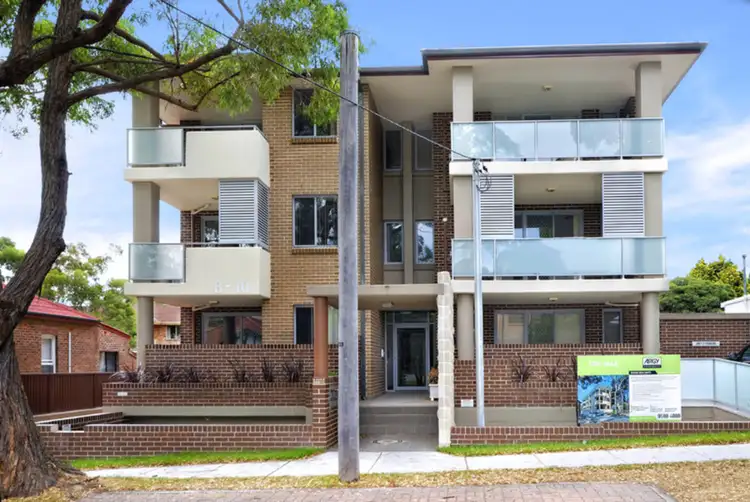 2/8-10 Bembridge Street, Carlton NSW 2218