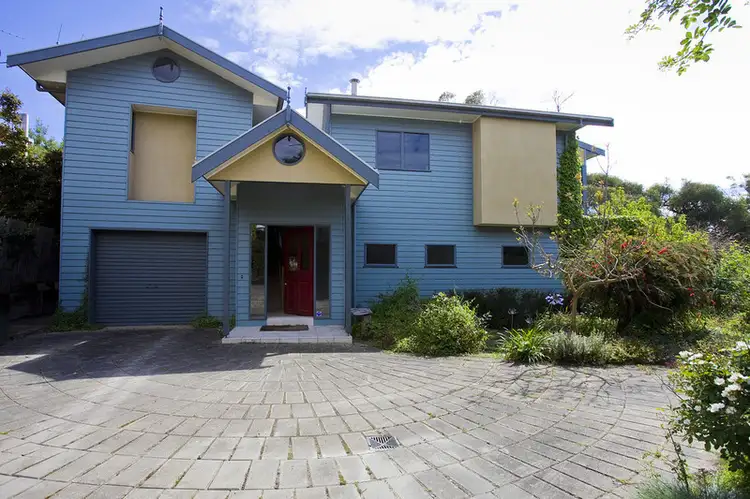 2/4 Fern Avenue, Lorne VIC 3232