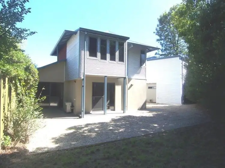 2/6 Butler Crt, Bright VIC 3741