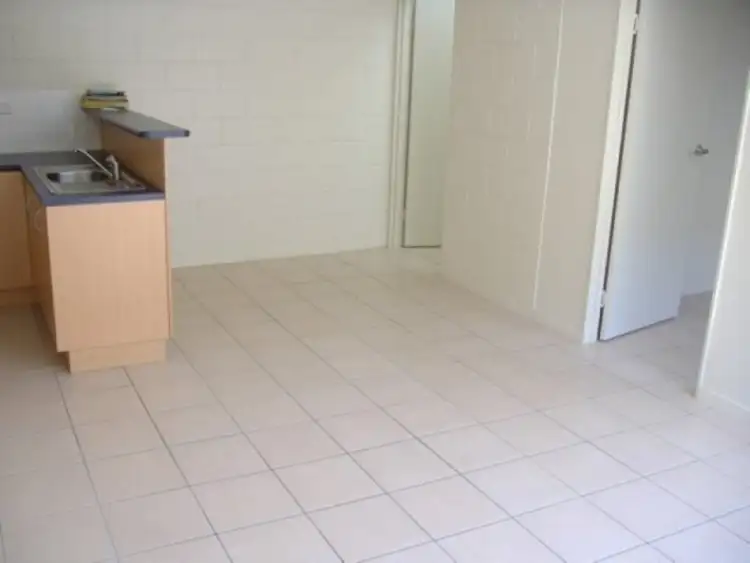 Fifth view of Homely unit listing, 4/54 Percy Street, West End QLD 4810