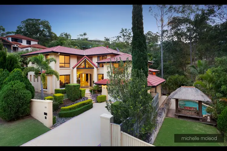 19 Grevillea Close, Chapel Hill QLD 4069