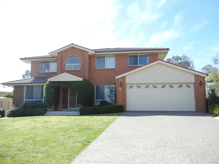 13 Booth Crescent, Orange NSW 2800